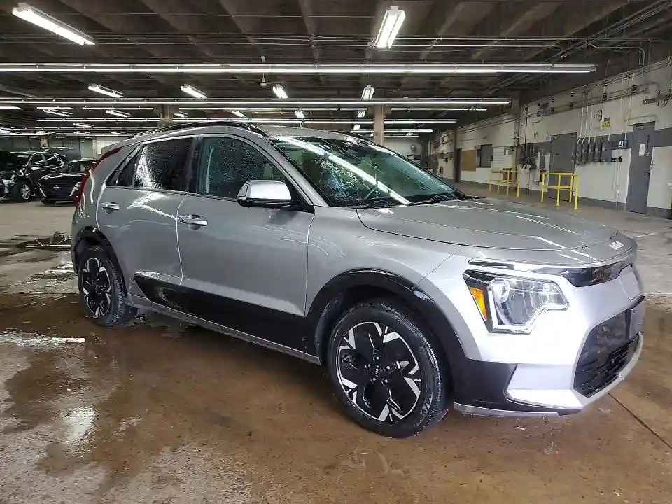 KNDCR3L12P5053966 2023 KIA NIRO WIND-3