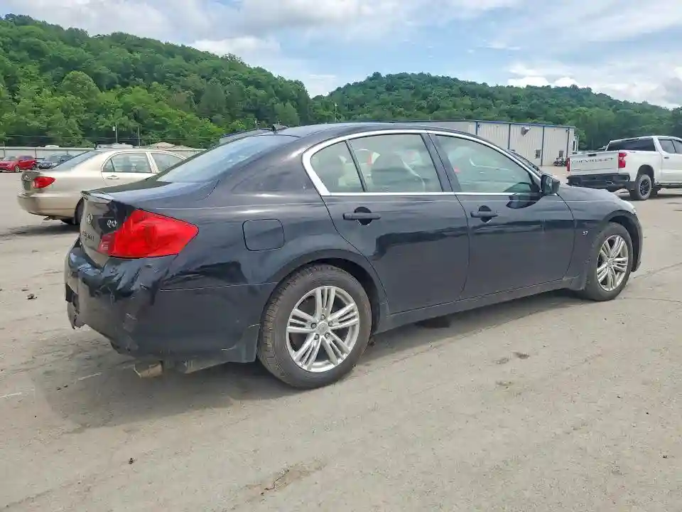 JN1CV6AR2FM650113 2015 INFINITI Q40-2