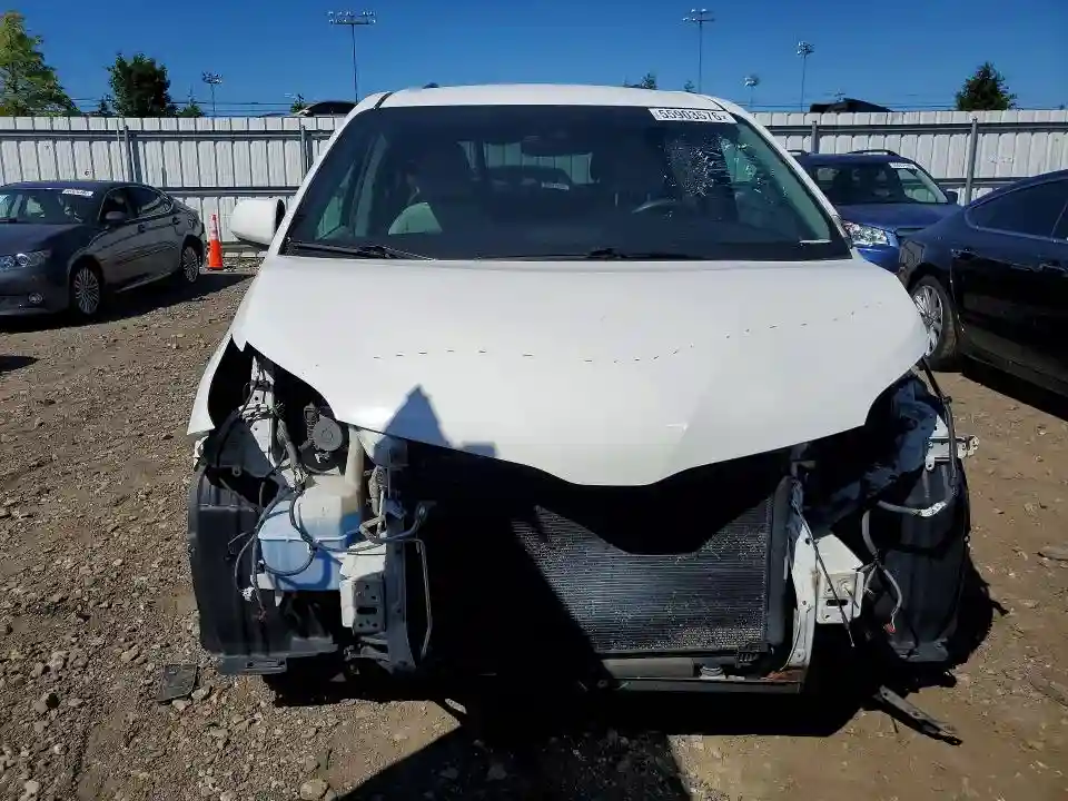 5TDJZ3DC9JS188936 2018 TOYOTA SIENNA-4