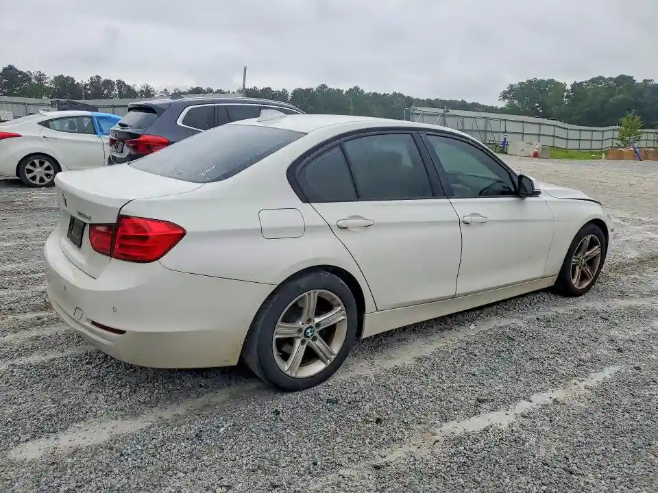 WBA3D3C50EK156994 2014 BMW 3 SERIES-2
