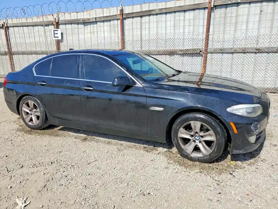 WBAFR1C5XBC742823 2011 BMW 5 SERIES-3