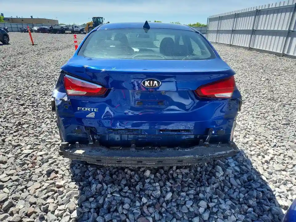 3KPFL4A70JE262615 2018 KIA FORTE-5