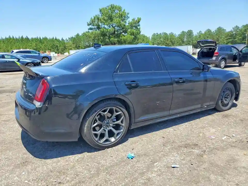 2C3CCABG2JH231570 2018 CHRYSLER 300-2