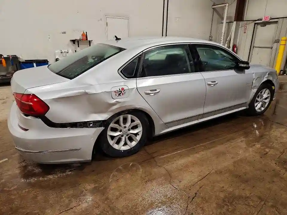 1VWAT7A31GC028456 2016 VOLKSWAGEN PASSAT-2