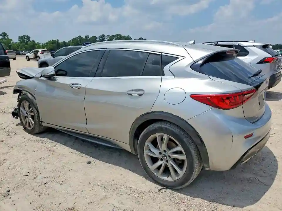 SJKCH5CP5HA027550 2017 INFINITI QX30-1