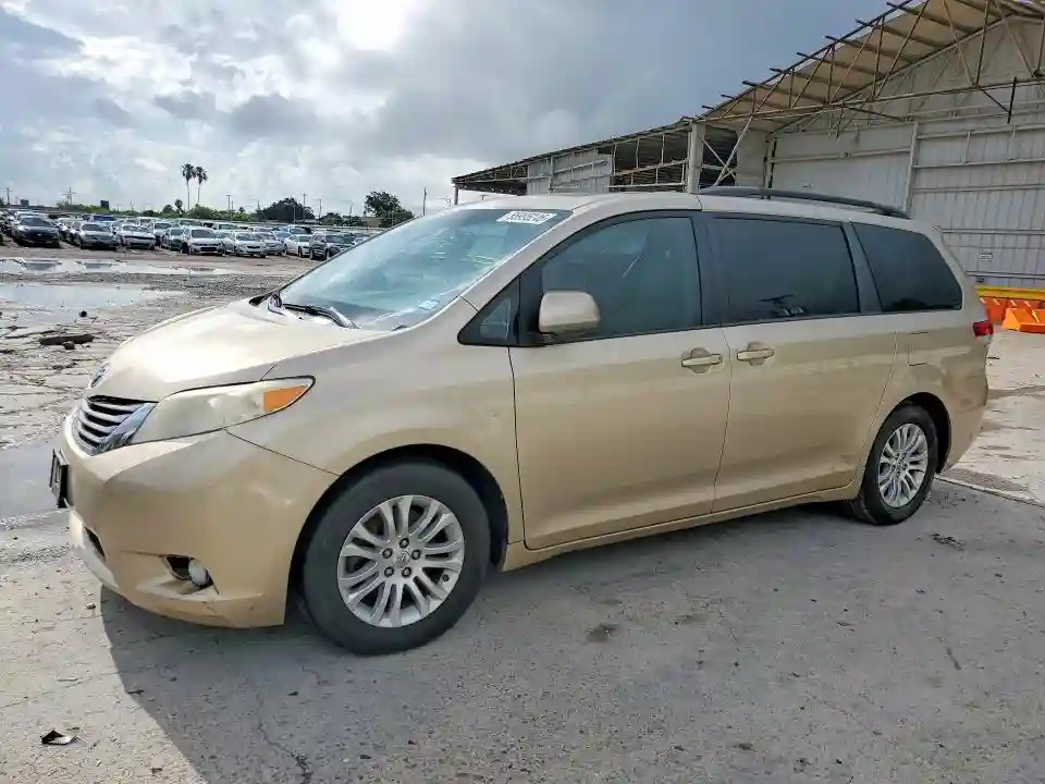 5TDYK3DC0DS310557 2013 TOYOTA SIENNA-0