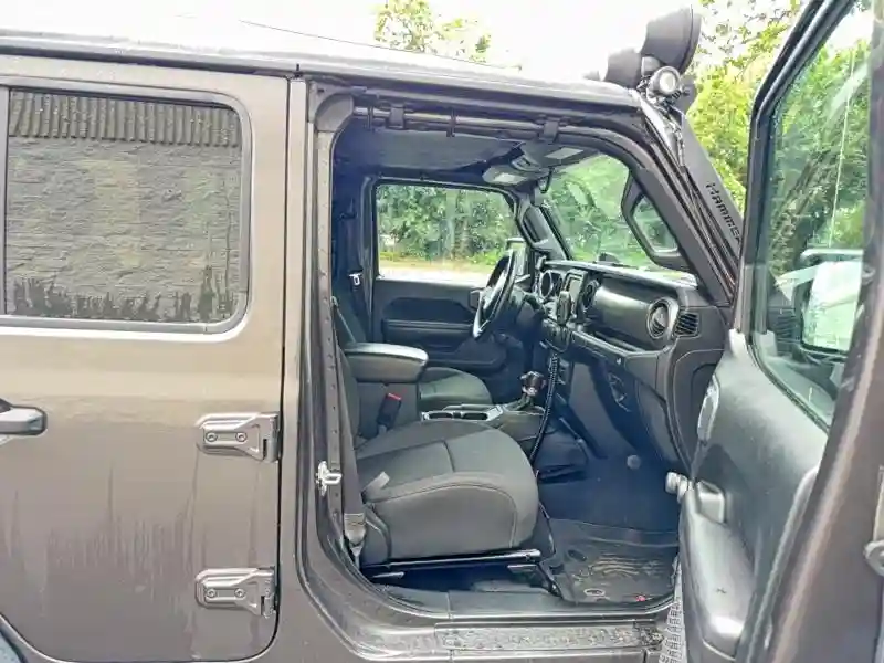 1C4HJXDG8JW171528 2018 JEEP WRANGLER-4