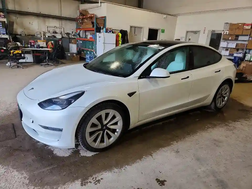 5YJ3E1EB2NF195297 2022 TESLA MODEL 3-0