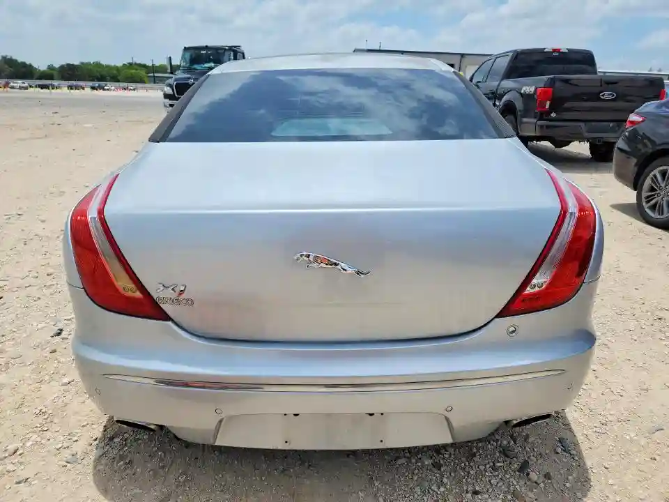 SAJWA1CB7BLV21746 2011 JAGUAR XJ-5