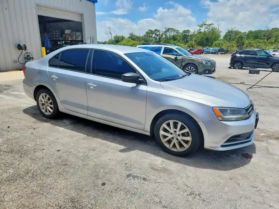 3VWD17AJ7FM250563 2015 VOLKSWAGEN JETTA-3