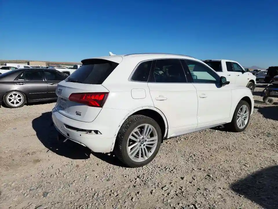 WA1CNAFY7J2098834 2018 AUDI Q5-2