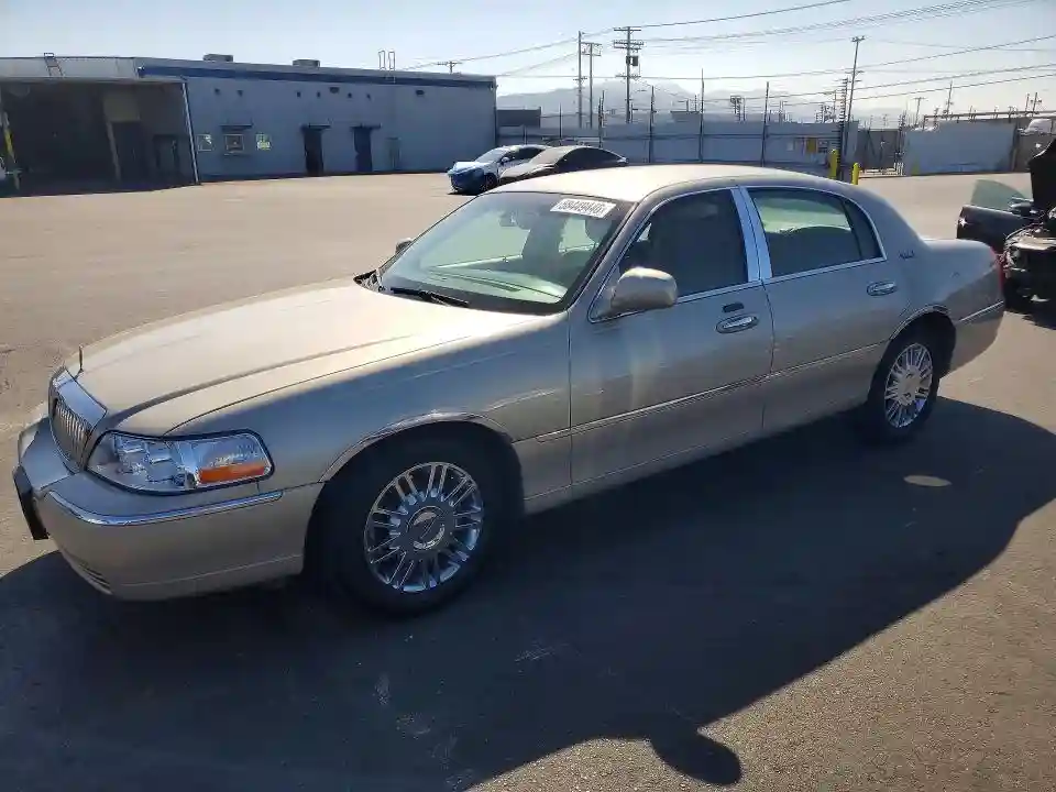 2LNBL8CV6AX623823 2010 LINCOLN TOWNCAR-0