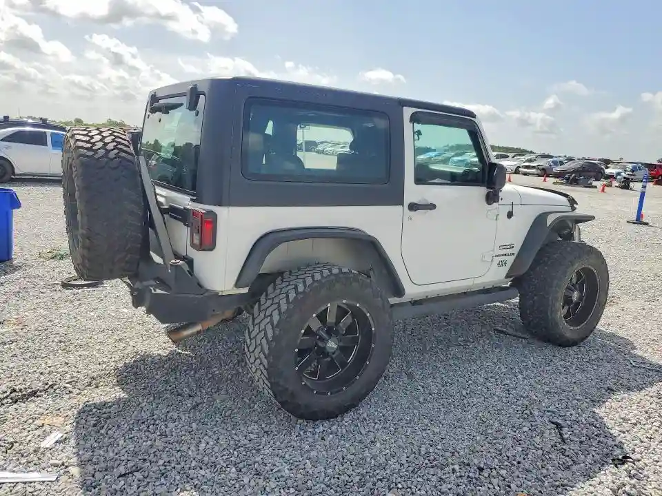 1J4AA2D10BL568065 2011 JEEP WRANGLER-2