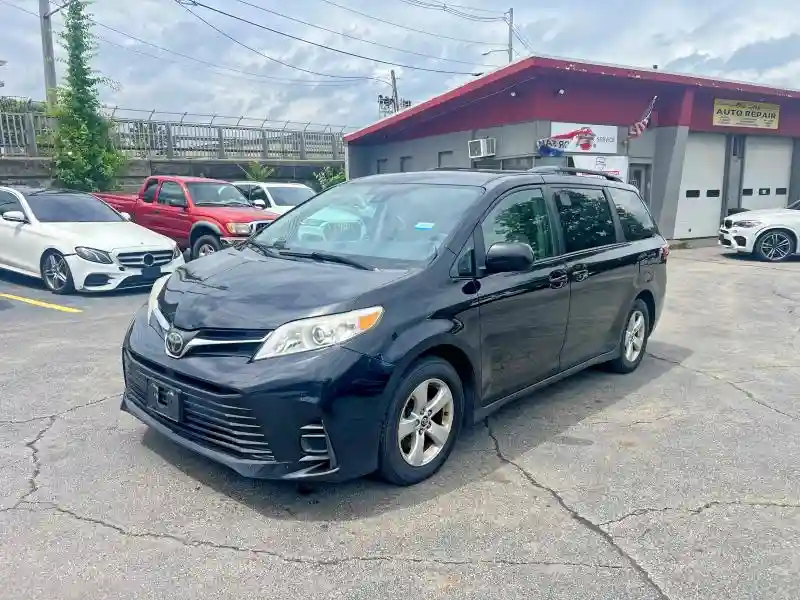 5TDKZ3DC7JS903233 2018 TOYOTA SIENNA-0
