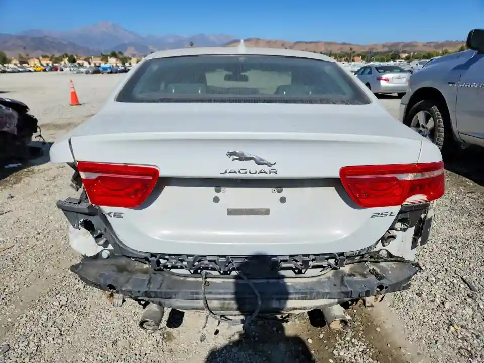 SAJAD4BG3HA945509 2017 JAGUAR XE-5