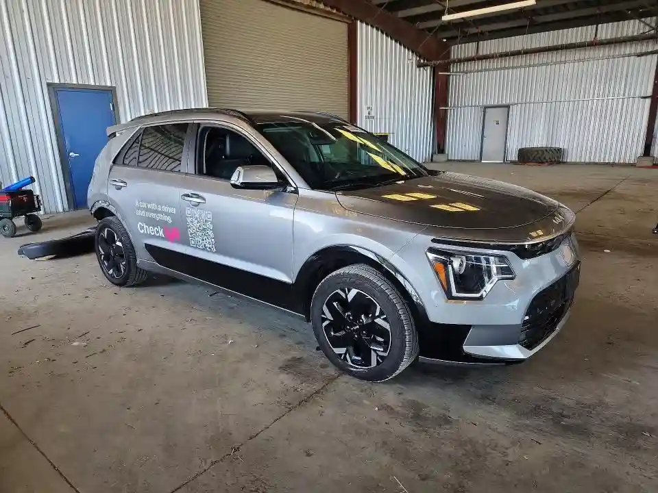 KNDCR3L18P5029624 2023 KIA NIRO WIND-3