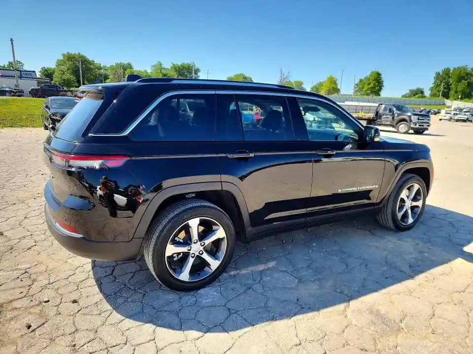 1C4RJYB6XN8748946 2022 JEEP GRAND CHEROKEE-2