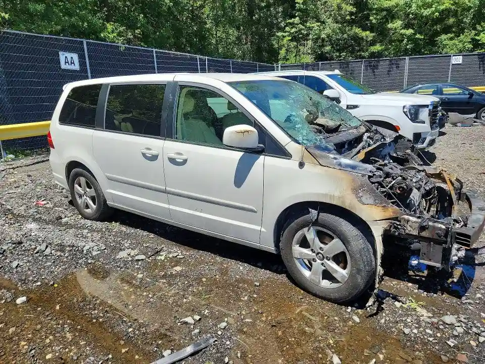 2V4RW3D14AR158896 2010 VOLKSWAGEN ROUTAN-3