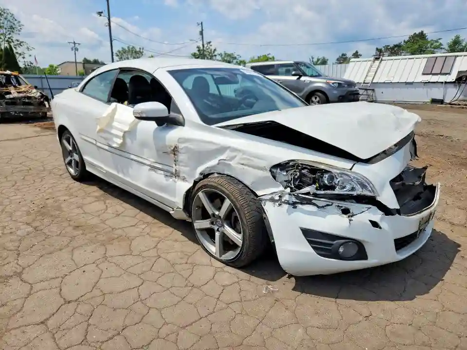 YV1672MC8BJ117239 2011 VOLVO C70-3