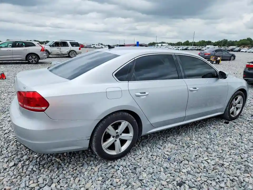 1VWBH7A30DC050420 2013 VOLKSWAGEN PASSAT-2
