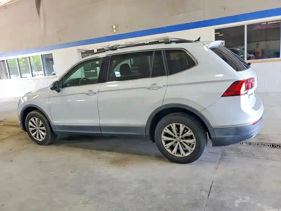3VV3B7AX2JM214242 2018 VOLKSWAGEN TIGUAN-1