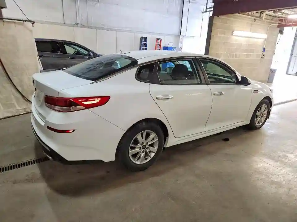 5XXGT4L32KG275275 2019 KIA OPTIMA-2