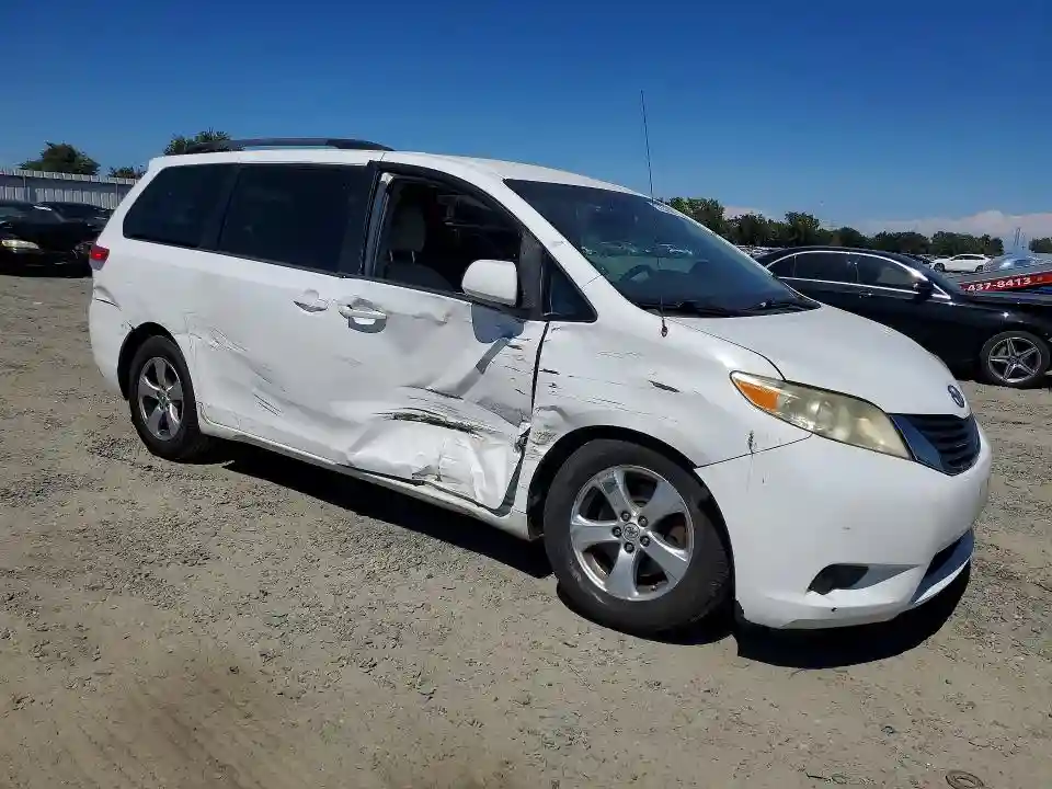 5TDKK3DC1ES407371 2014 TOYOTA SIENNA-3