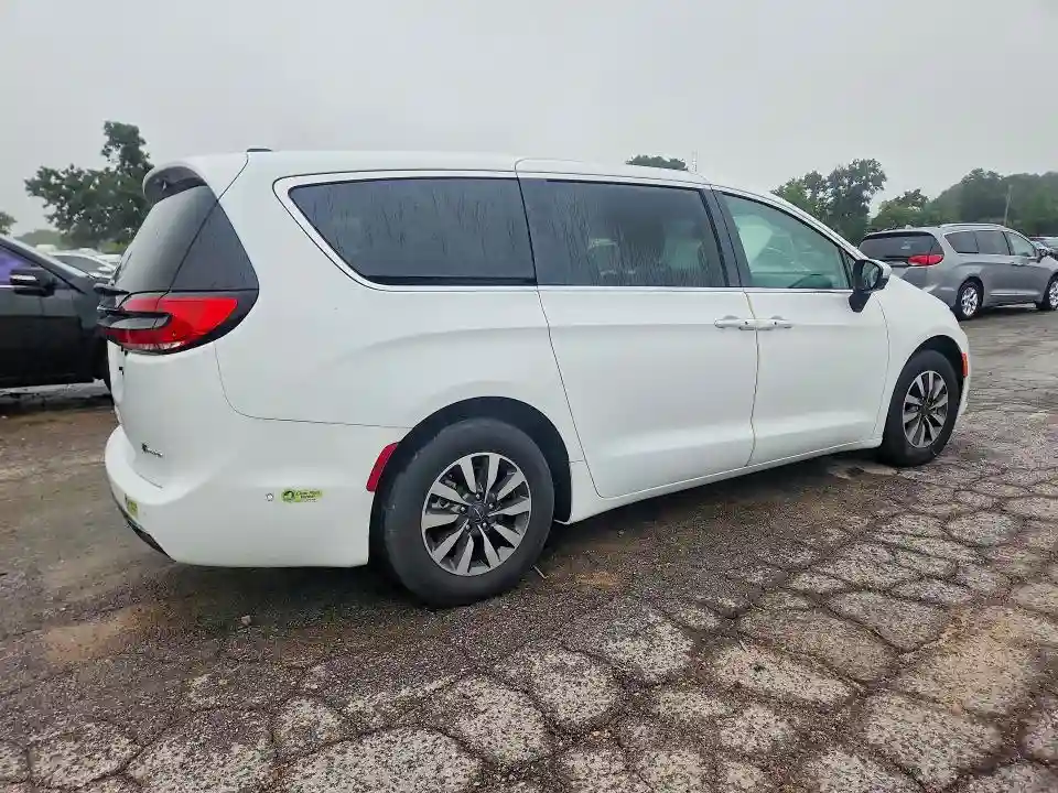 2C4RC1L76PR523309 2023 CHRYSLER PACIFICA-2