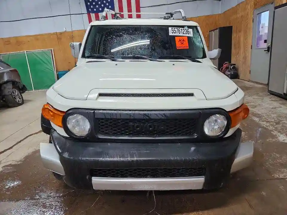 JTEBU4BF4EK187563 2014 TOYOTA FJ CRUISER-4