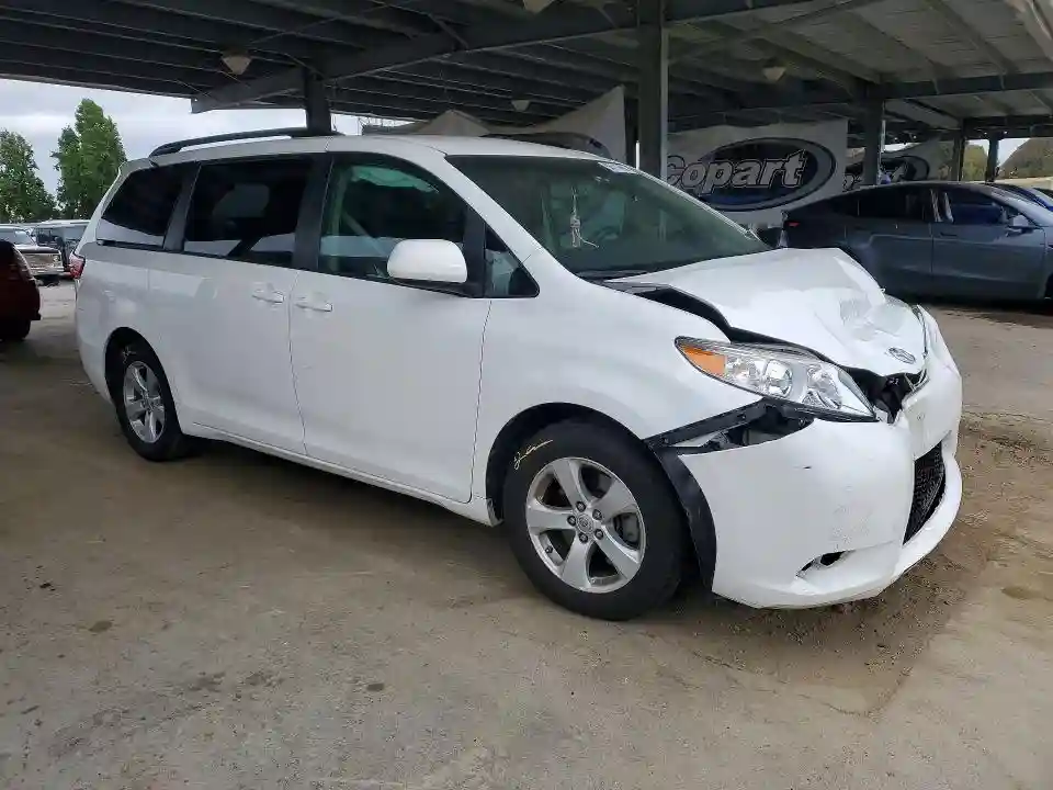 5TDKZ3DC3HS883024 2017 TOYOTA SIENNA-3