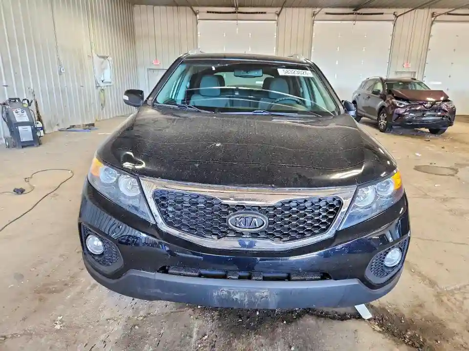 5XYKT3A62CG304899 2012 KIA SORENTO-4