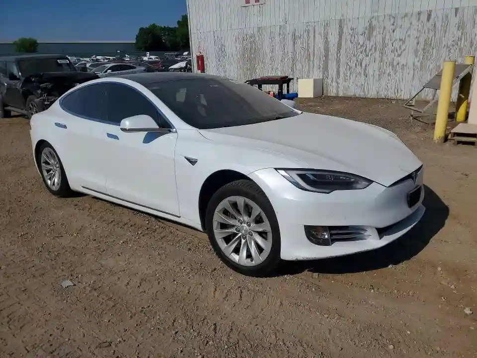 5YJSA1E20JF289714 2018 TESLA MODEL S-3