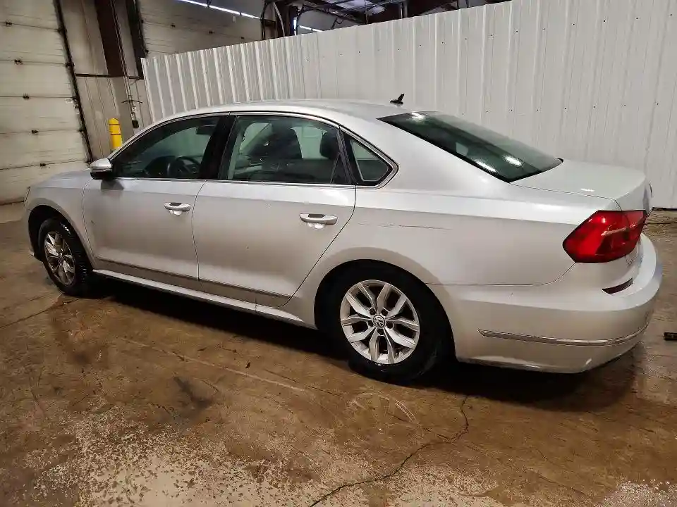 1VWAT7A31GC028456 2016 VOLKSWAGEN PASSAT-1