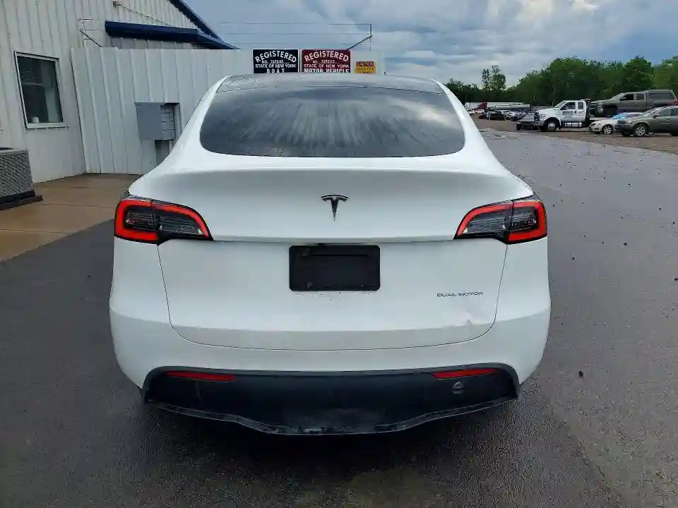 7SAYGDEE1PF611177 2023 TESLA MODEL Y-5
