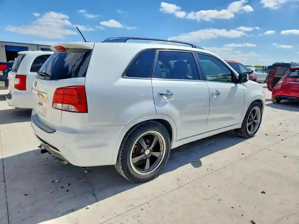 5XYKW4A20CG223040 2012 KIA SORENTO-2