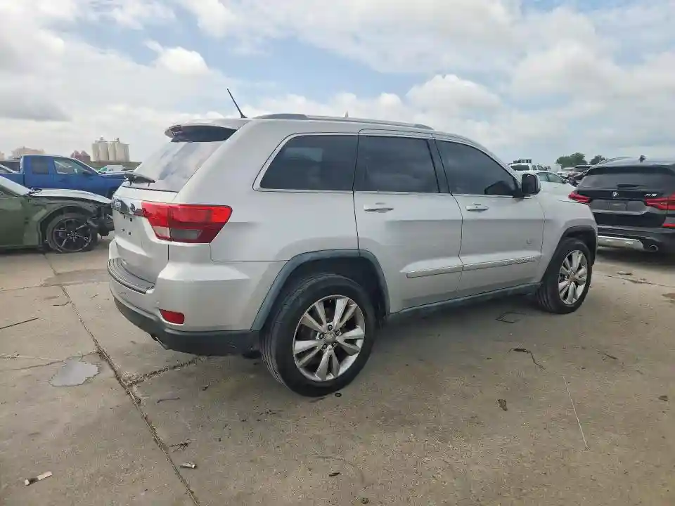 1J4RR4GT6BC646417 2011 JEEP GRAND CHEROKEE-2