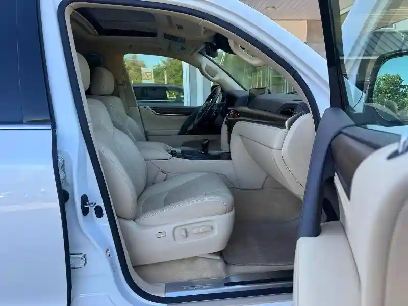 JTJHY7AX3G4213685 2016 LEXUS LX570-4