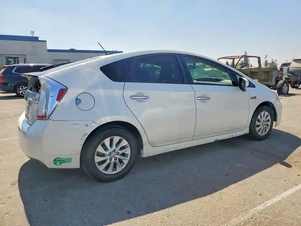 JTDKN3DP0F3069698 2015 TOYOTA PRIUS-2