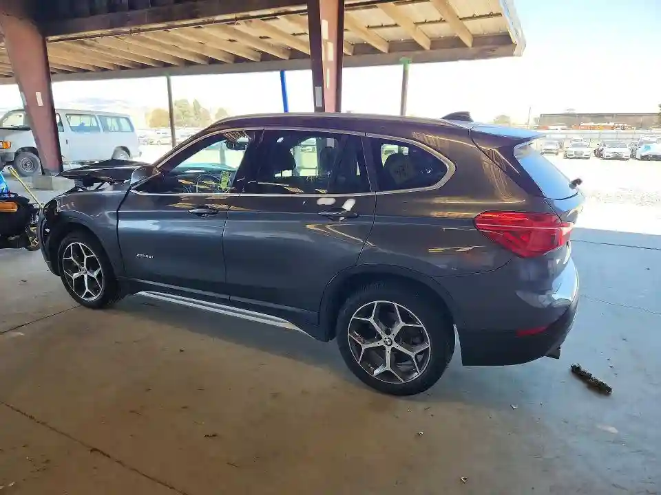 WBXHT3C37J5F91908 2018 BMW X1-1