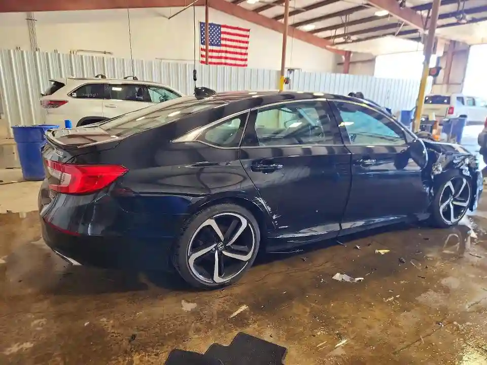 1HGCV2F3XJA051837 2018 HONDA ACCORD-2