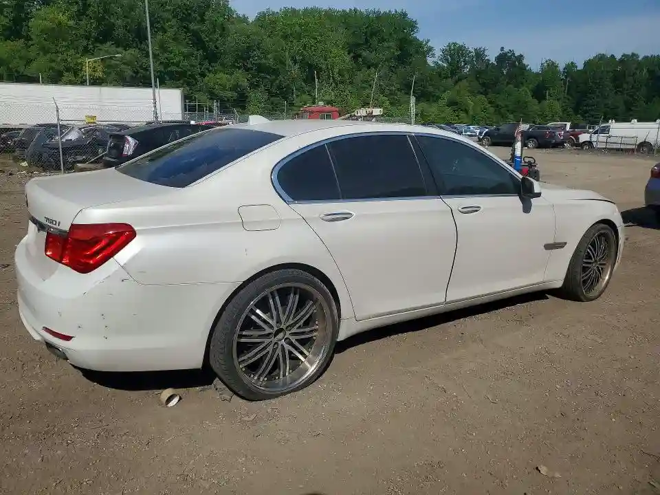 WBAKA8C50BCY37115 2011 BMW 7 SERIES-2