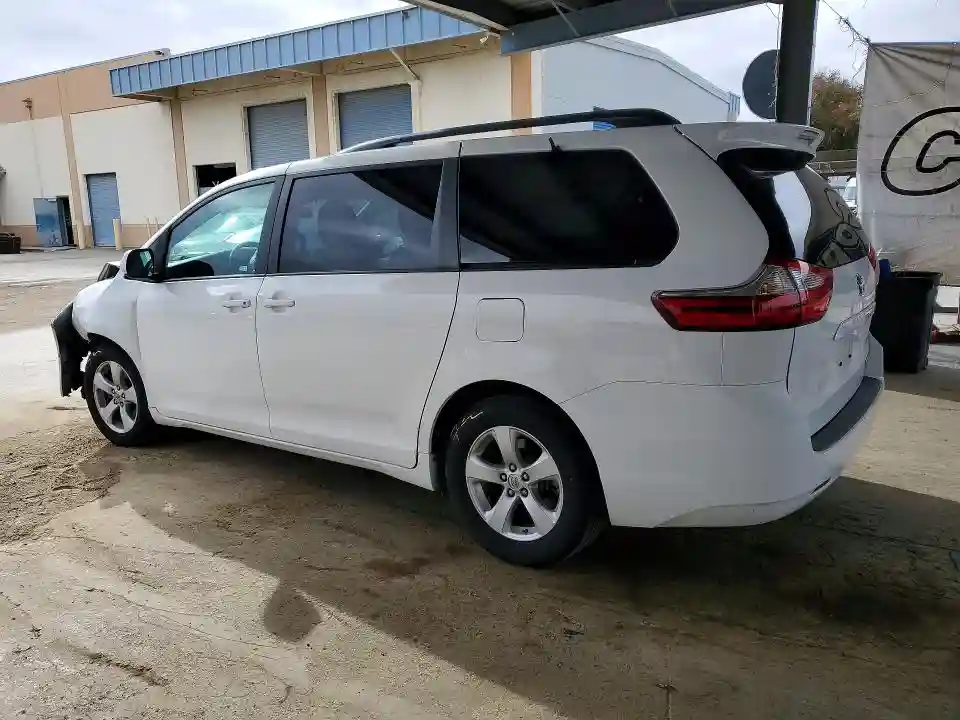 5TDKZ3DC3HS883024 2017 TOYOTA SIENNA-1