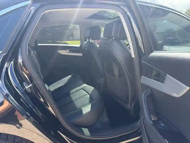 WAUCNAF44HN026322 2017 AUDI A4-5