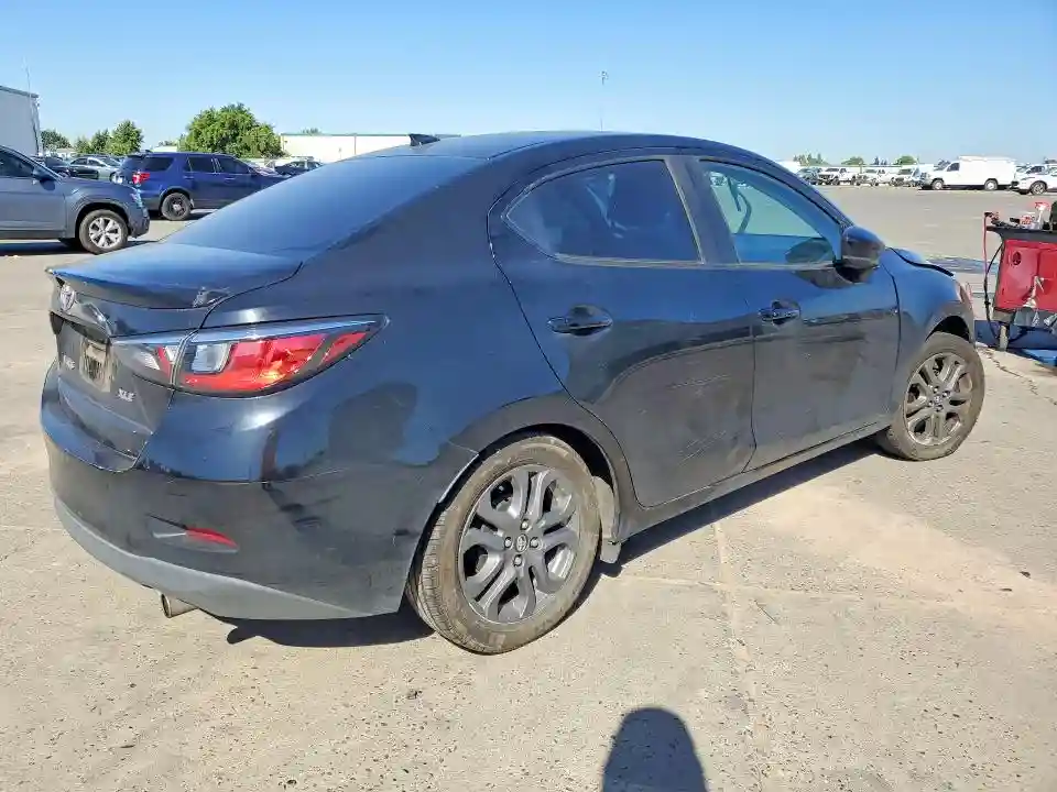 3MYDLBYV0KY519094 2019 TOYOTA YARIS-2
