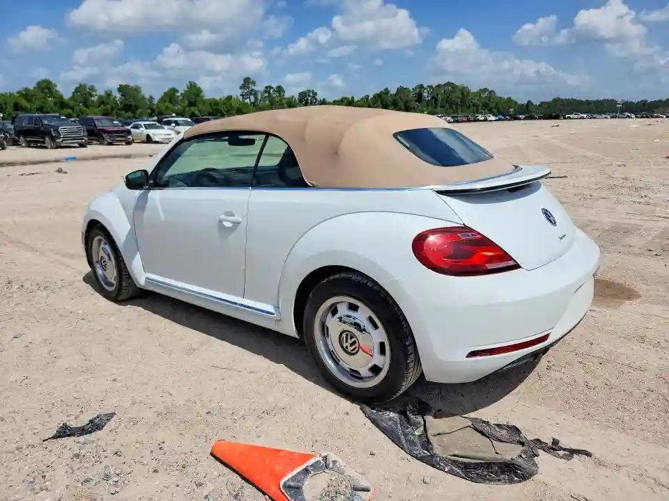 3VW5DAAT8JM502890 2018 VOLKSWAGEN BEETLE-1