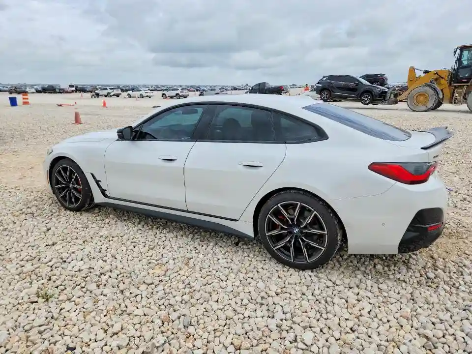 WBA13AW0XNFM45758 2022 BMW M4-1