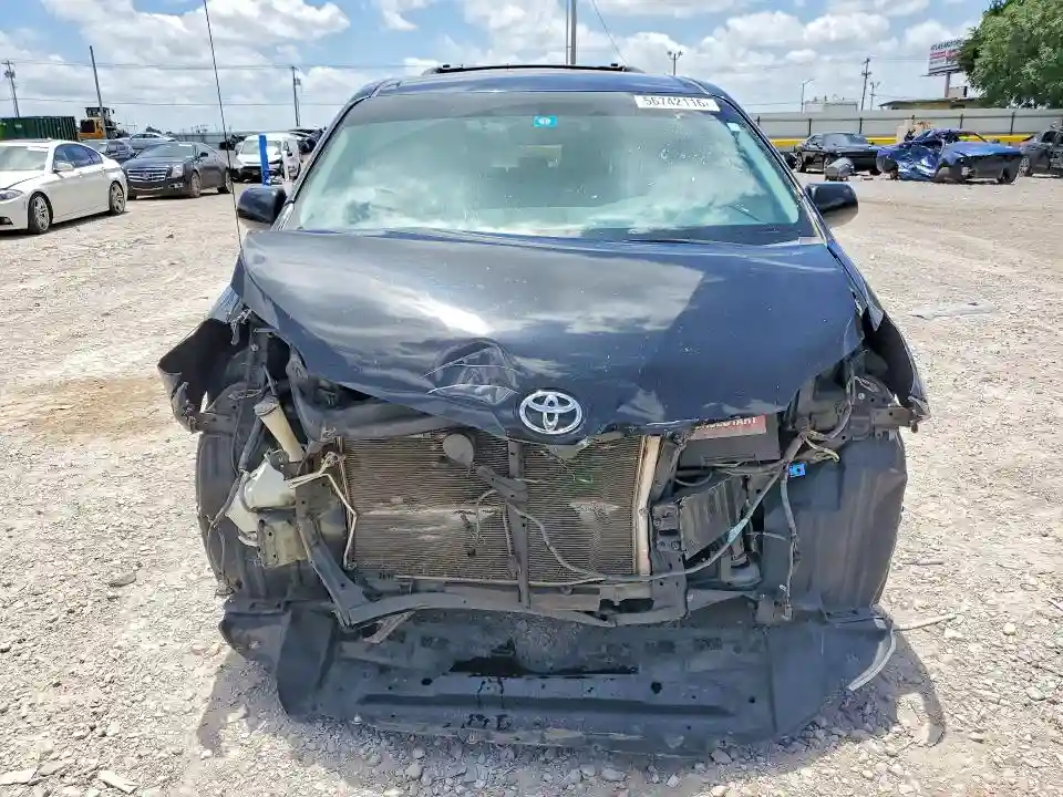 5TDKK3DC5BS097110 2011 TOYOTA SIENNA-4