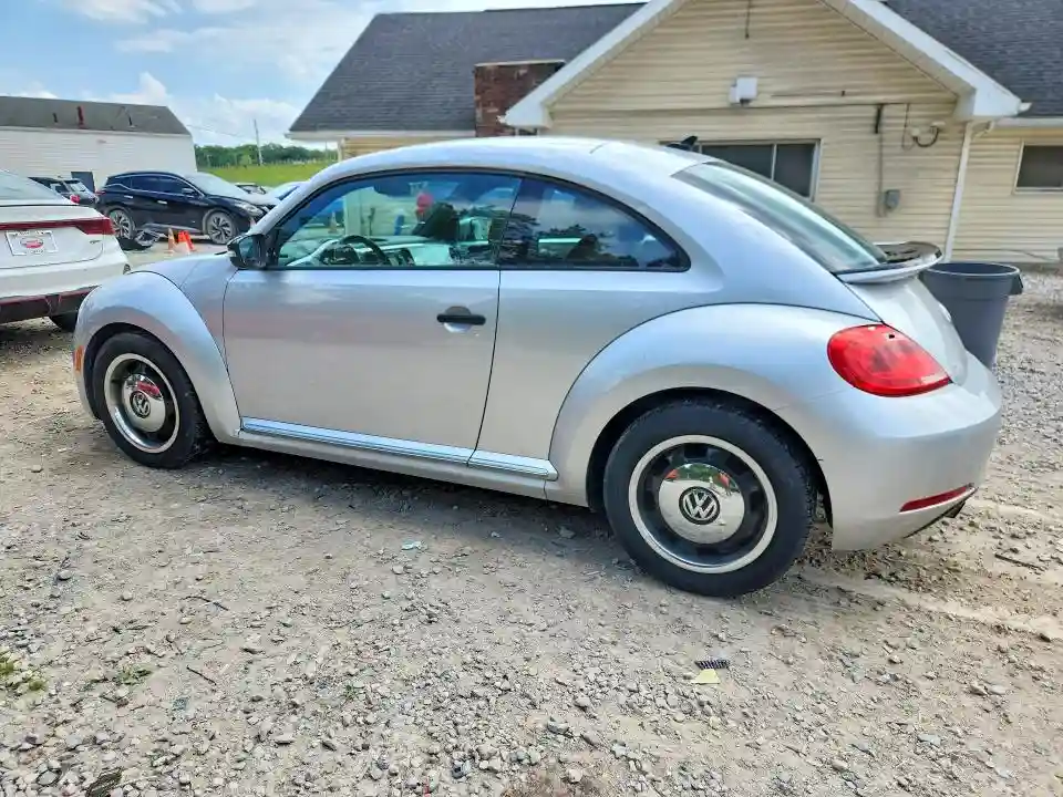 3VWF17AT9FM606893 2015 VOLKSWAGEN BEETLE-1