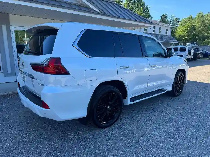 JTJHY7AX3G4213685 2016 LEXUS LX570-3