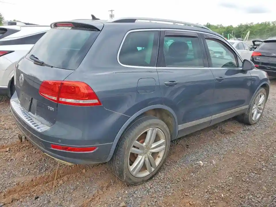 WVGEK9BP0CD006727 2012 VOLKSWAGEN TOUAREG-2
